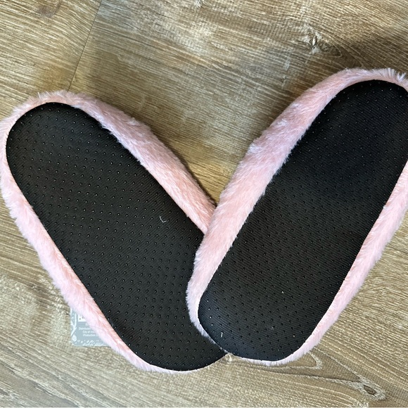 Women’s Sherpa Slippers - Size 8-10 - Pink - NWT - Picture 2 of 6